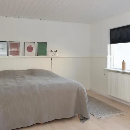 Awesome In With 3 Bedrooms And Wifi *