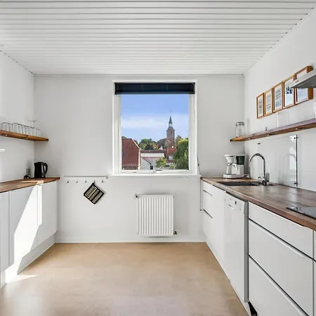 Awesome In With 3 Bedrooms And Wifi Дом отдыха